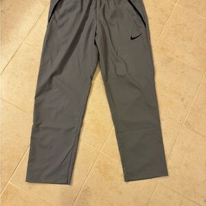 Nike Men's Standard Fit Straight Leg Athletic Pants Size XL